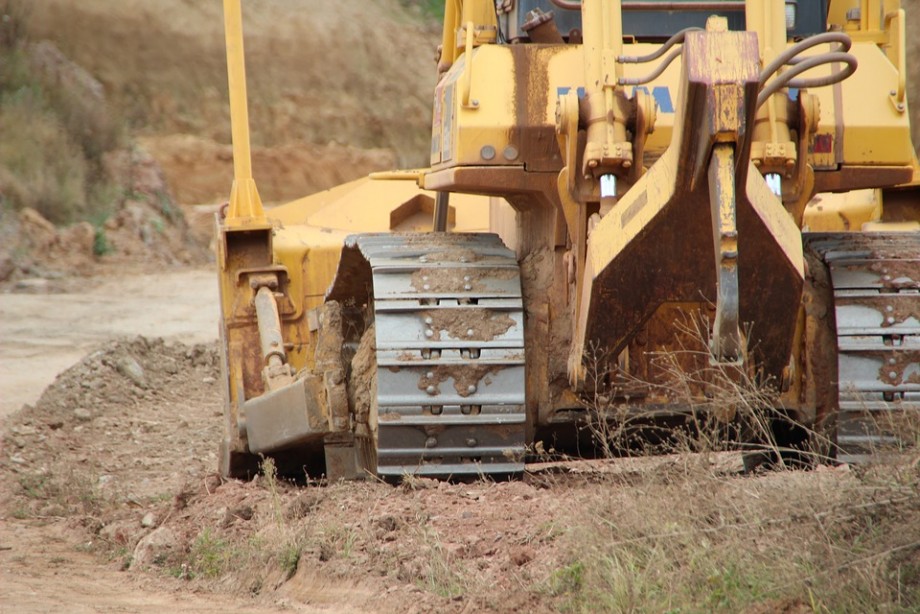 excavators-1723970_960_720.jpg