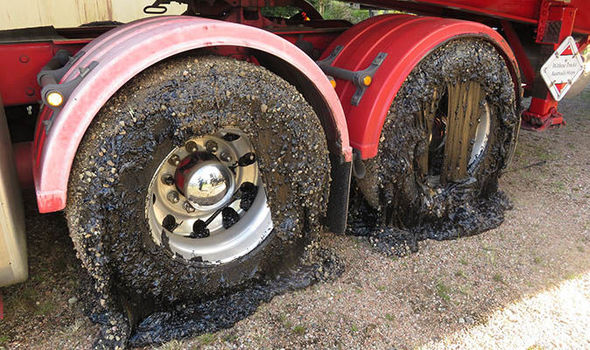 heatwave-road-melted-car-tyre-Queenslnd-Australis-984394.jpg